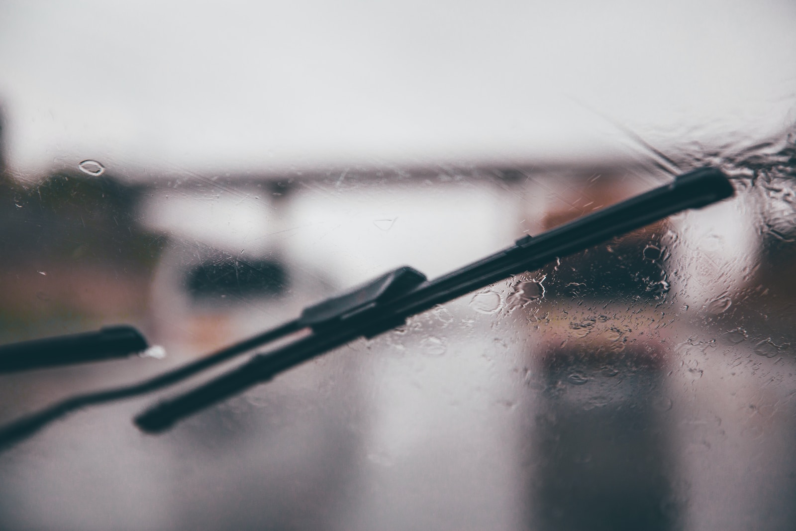 shallow focus photography of black vehicle wiper