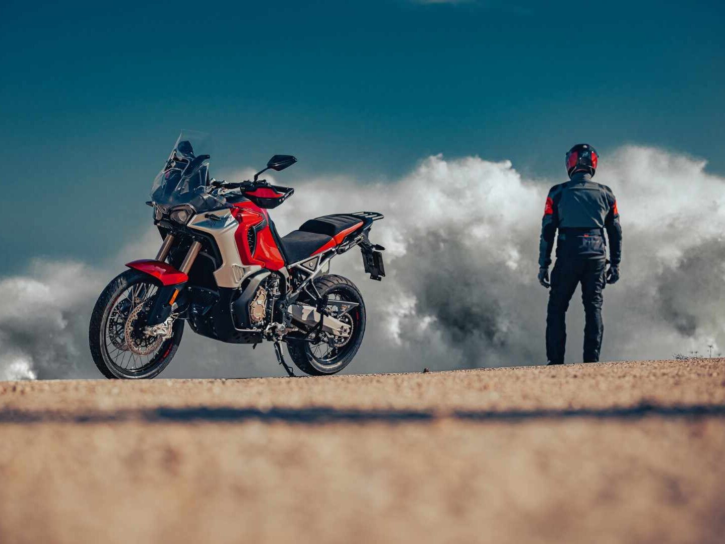 MV Agusta Enduro Veloce je terénní rallye stroj se zvukem sportovní motorky