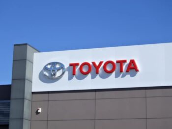 Toyota a další velké automobilky podvádějí při testování. Teď zastavují některé dodávky