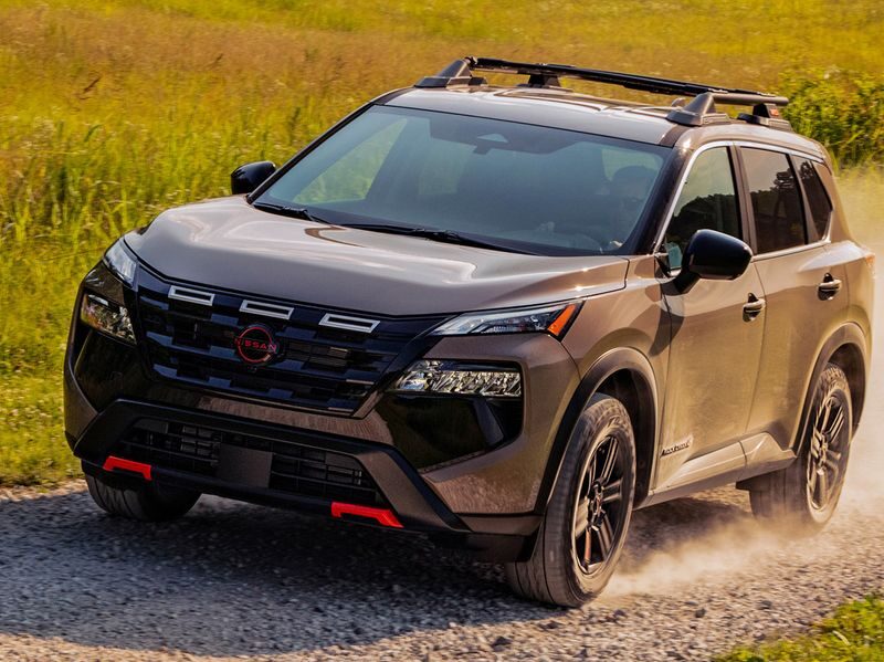 Nissan Rogue se přidává do terénní edice Rock Creek. Bude mít i kontrolu sjíždění kopců