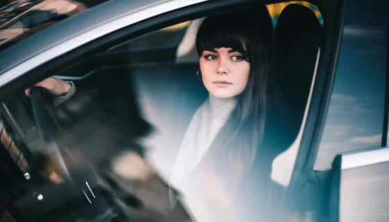 žena za volantem
