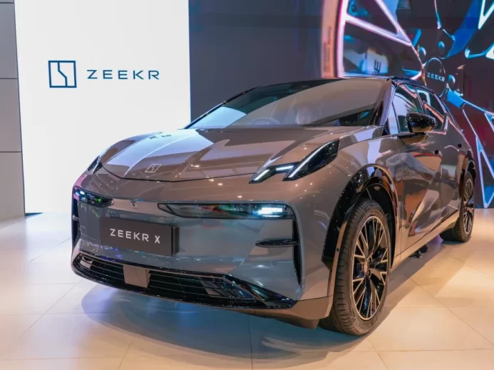 Zeekr X je futuristické auto.