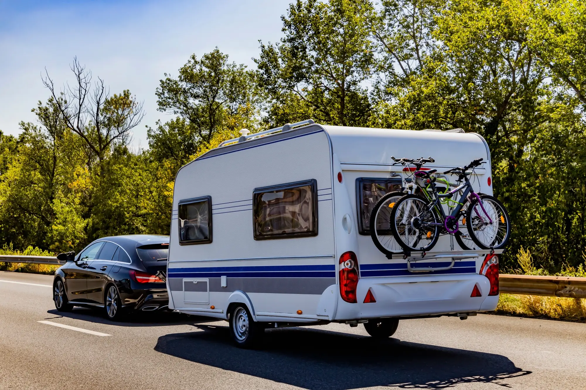 - MotorGuru.cz Auto s přívěsem