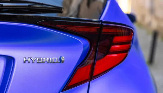 Auto na hybridní pohon