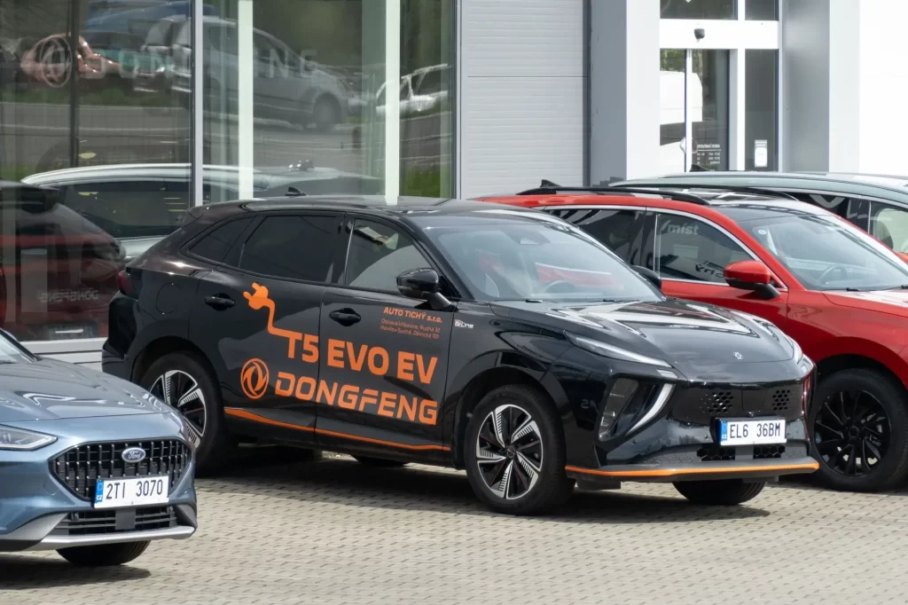 Shutterstock_čína3 - MotorGuru.cz T5 EVO v elektro verzi