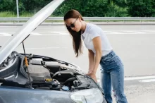 Žena oprava auto