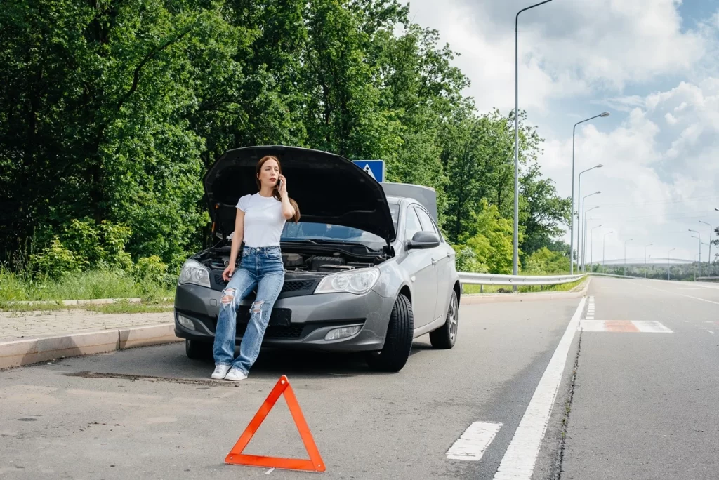 Žena nehoda dálnice výstražný trojúhelník