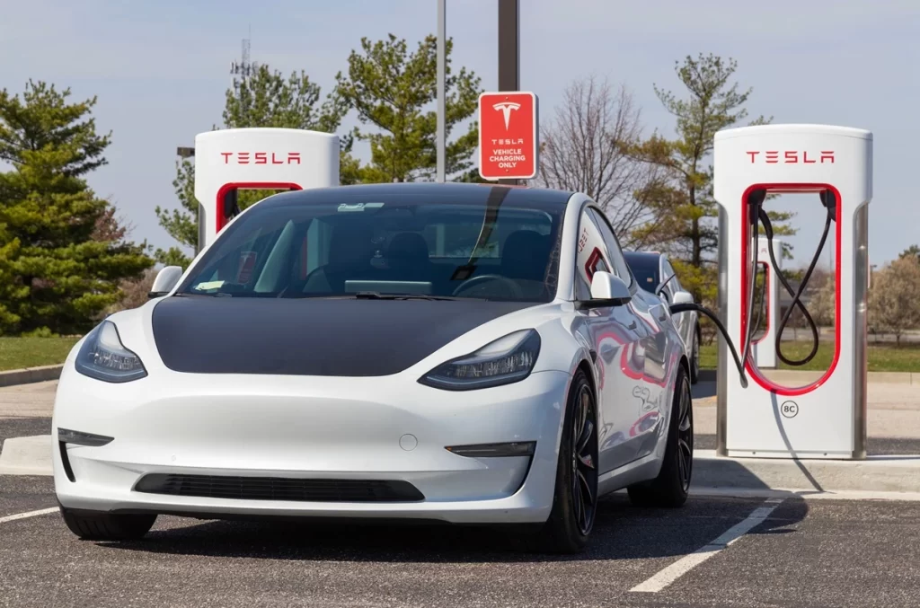 Elektromobil Tesla nabíjecí stanice