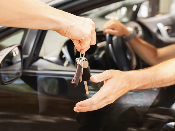 Přebírání klíčků od automobilu