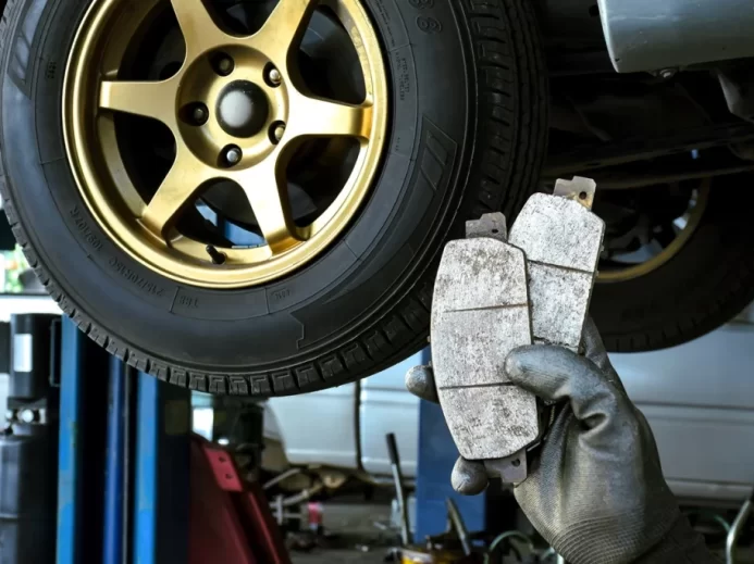 Výměna brzdové destičky autoservis údržba