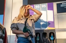 Žena na benzínce natankovala špatné palivo