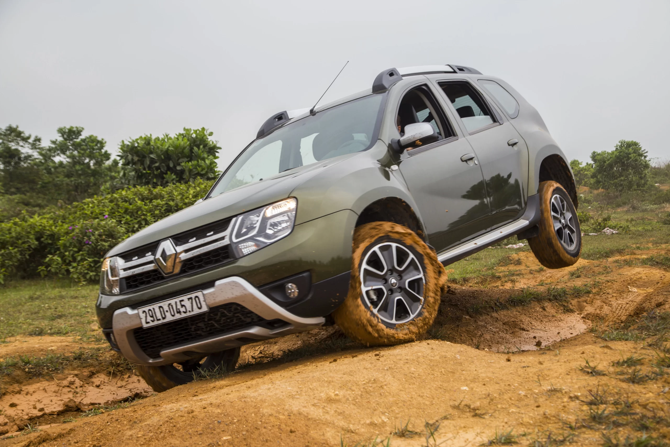 Renault Duster 4x4, zdroj: Shutterstock - MotorGuru.cz Renault Duster 4x4
