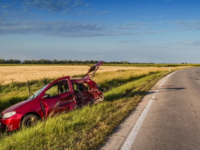 Auto v příkopu