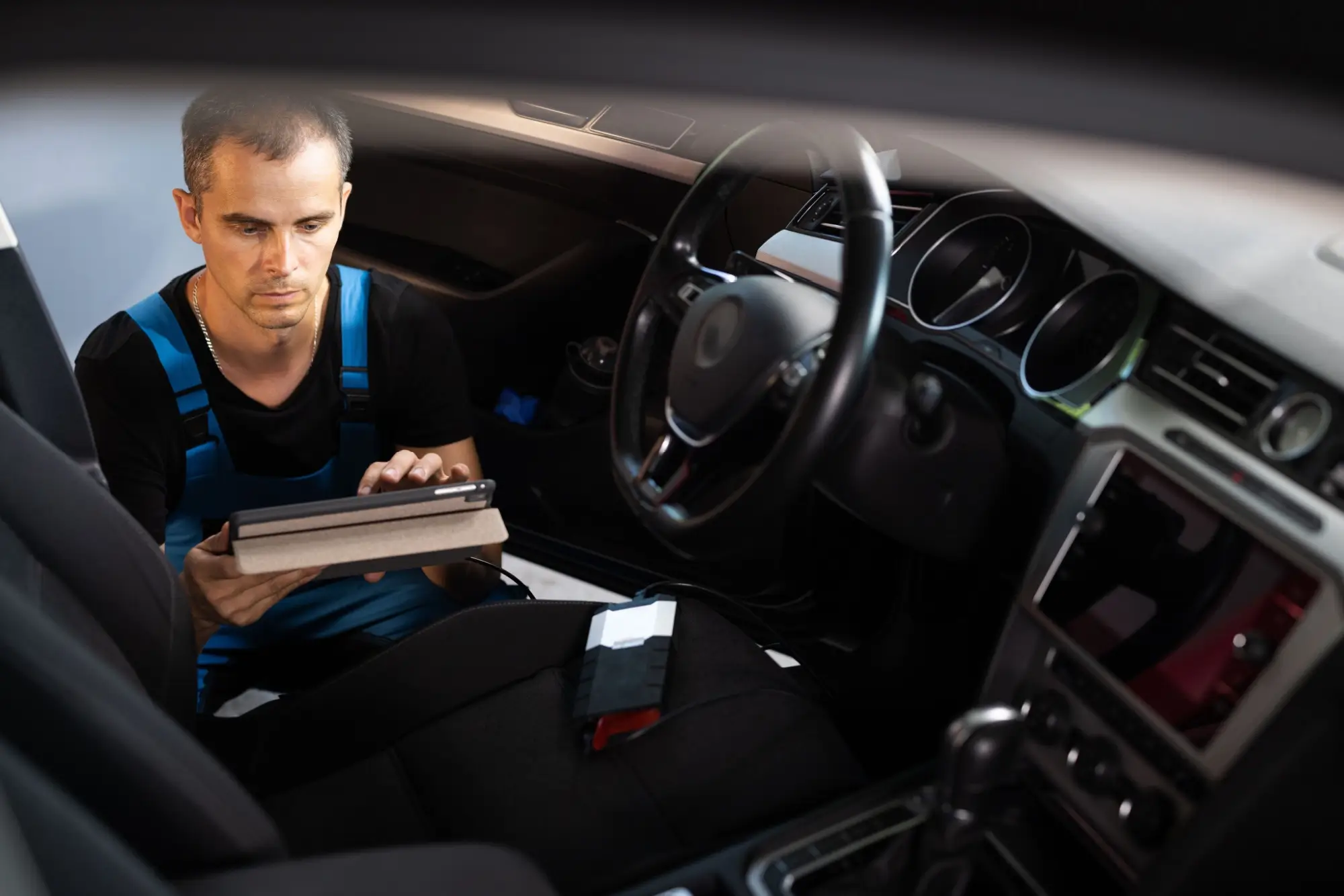 - MotorGuru.cz Mechanik programující auto.