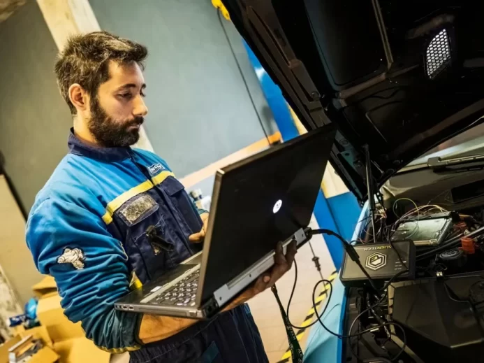 Mechanická instalace systému chiptuning.