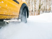 Auto při smyku