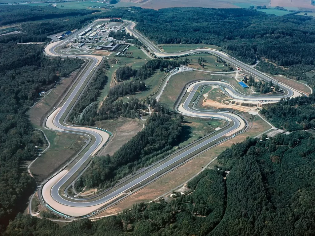 Letecký pohled na Masarykův okruh v Brně, snímek ze září 2006