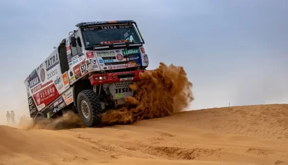 Závodní truck Tatra týmu Tatra Buggyra Racing v 5. etapě Rallye Dakar 2021