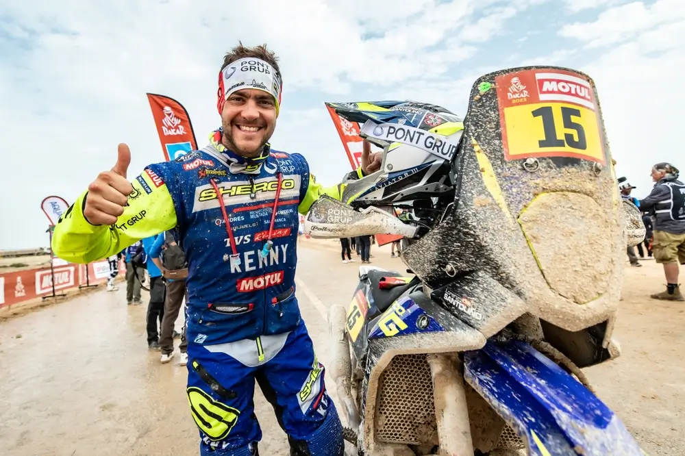 - MotorGuru.cz Motocyklista Kevin Benavides, Red Bull KTM Factory Team, oslavuje vítězství v Rallye Dakar (leden 2023)