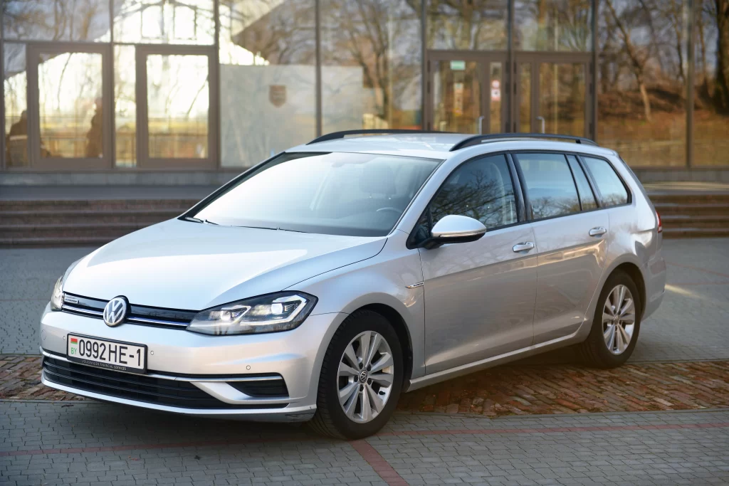 - MotorGuru.cz Volkswagen Golf VII