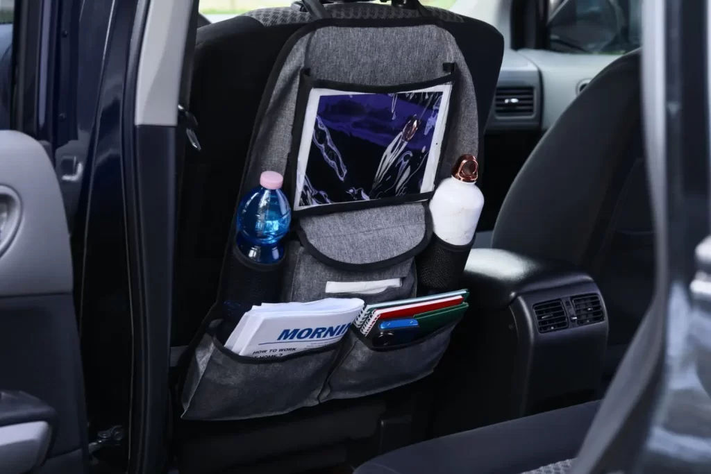 - MotorGuru.cz Organizér připevněný na zadní stranu sedadla auta