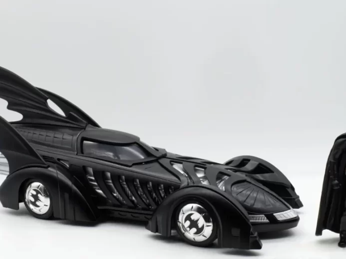 Batmobil patří k jednomu z ikonických vozů superhrdinů.