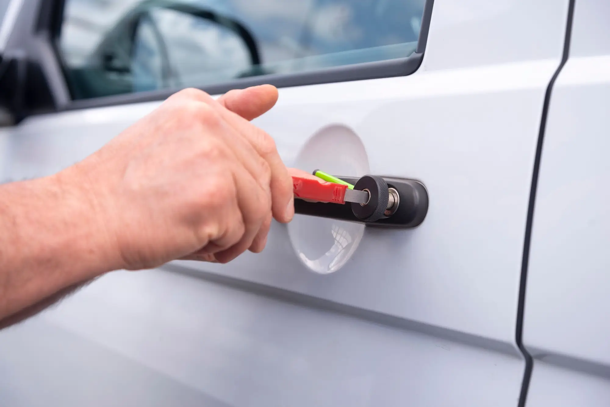Záemčník otevírá auto