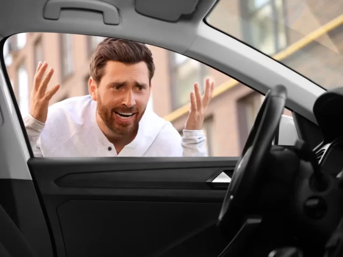 Zabouchnuté klíče v aute