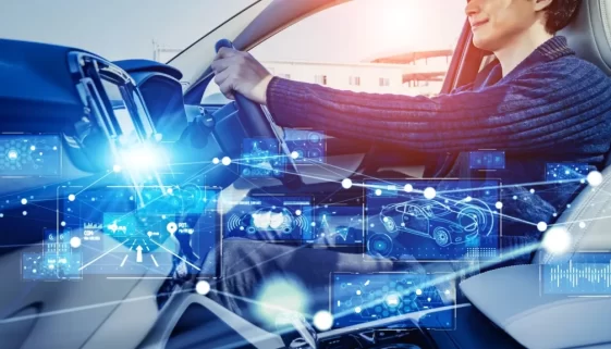Car to car komunikace je hudbou poměrně blízké budoucnosti.