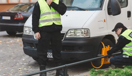 Policie sundává botičku