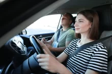 Žena v autoškole