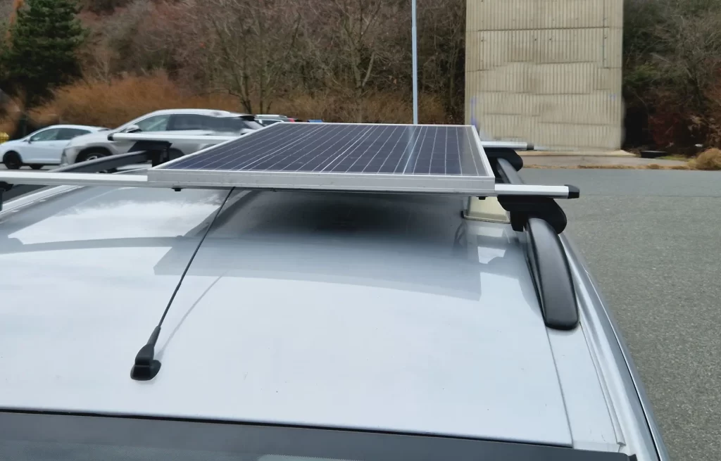 - MotorGuru.cz Auto se solárním panelem