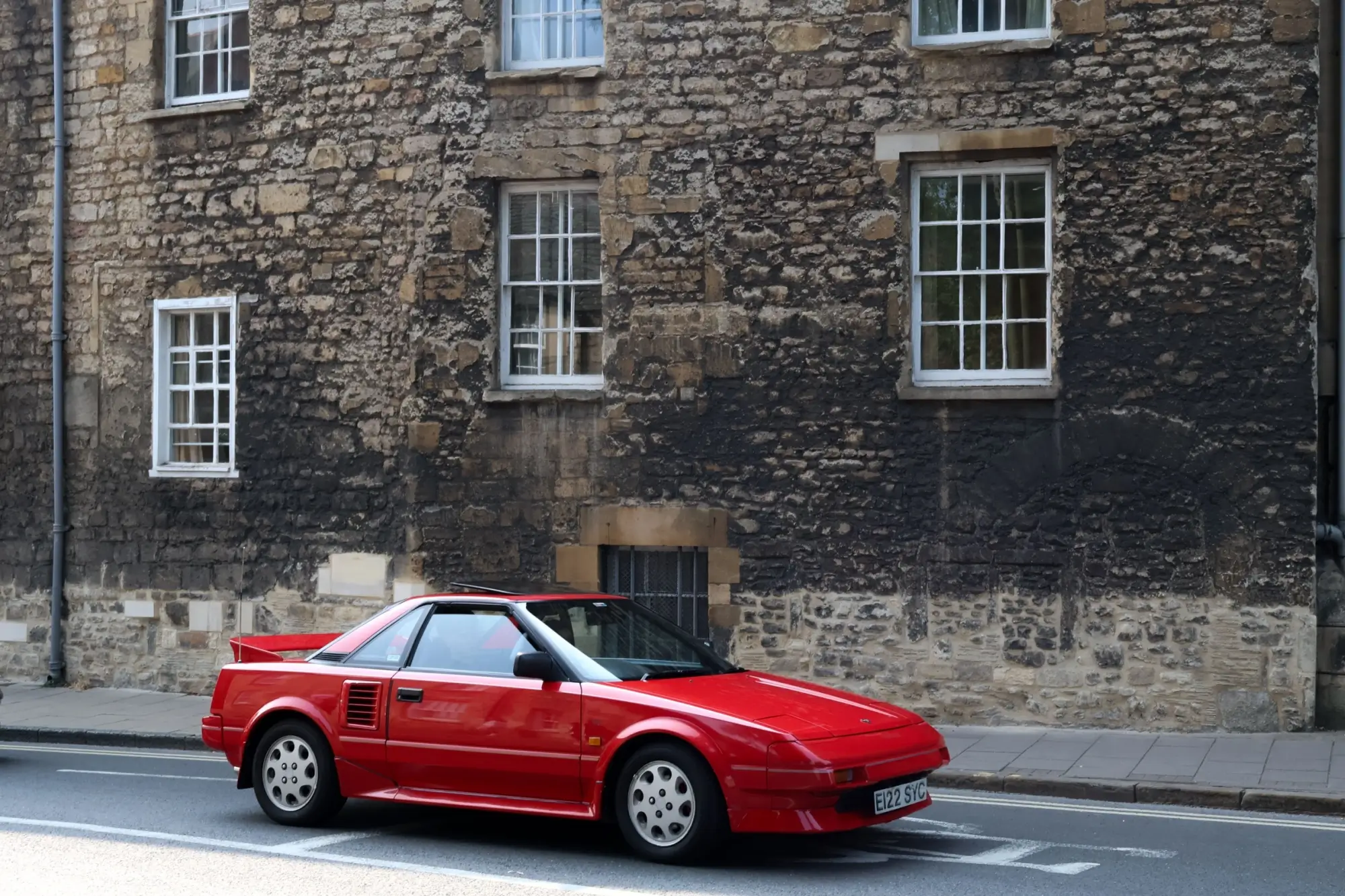 - MotorGuru.cz Stylová ovšem s úsměvným názvem Toyota MR2.