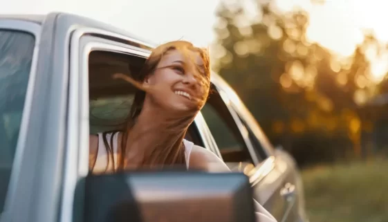 Otevřená okna mohou případně nahradit klimatizaci.