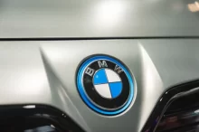 Logo BMW má připomínat motor letadla.