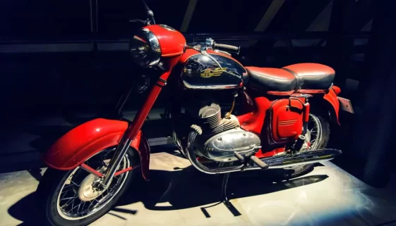 Model Jawa 350 Californian.