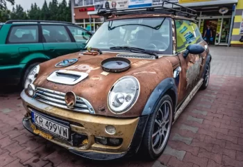 STraé auto doplněné o reproduktory a další tuning
