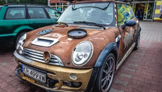 STraé auto doplněné o reproduktory a další tuning