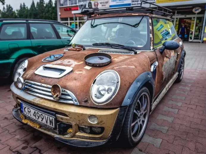 STraé auto doplněné o reproduktory a další tuning