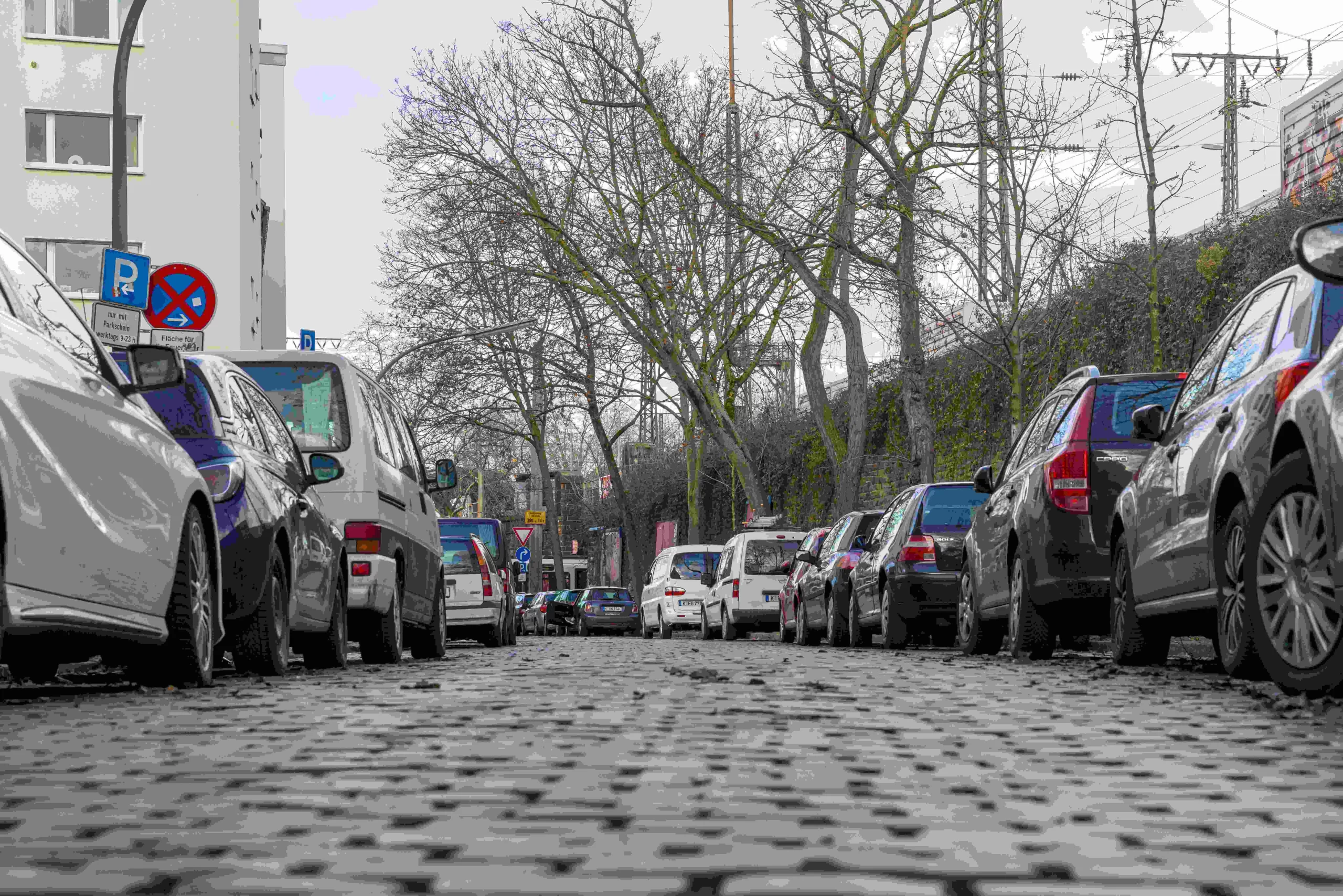 - MotorGuru.cz Ulice plná aut