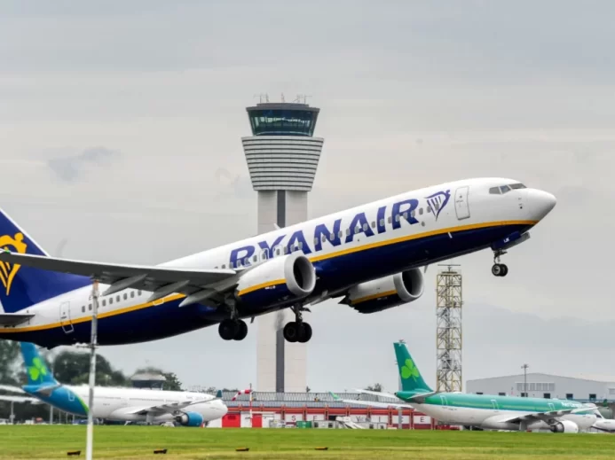 Ryanair letadlo vzlétá
