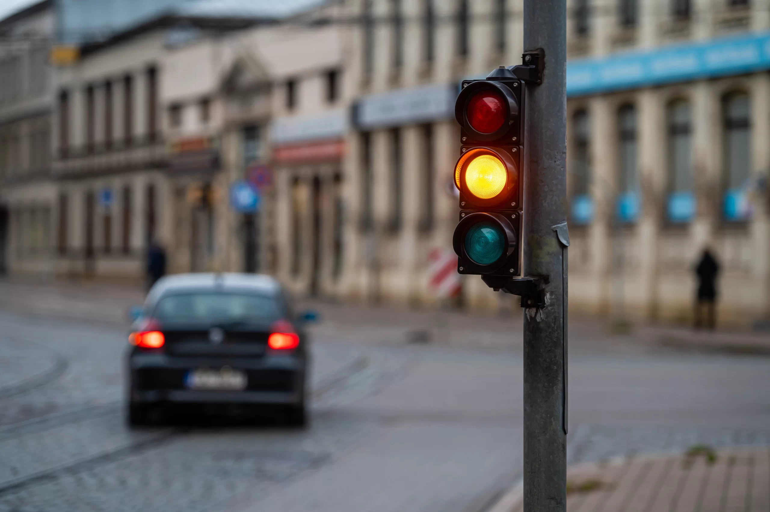 Kromě dopravního značení máme i světelné signály, zdroj: Shutterstock - MotorGuru.cz Semafor