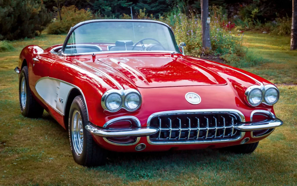 - MotorGuru.cz Chevrolet Corvette první generace