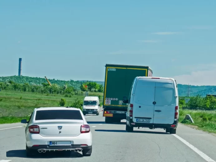Zvláště v letním období přibývá nehod na silnicích.