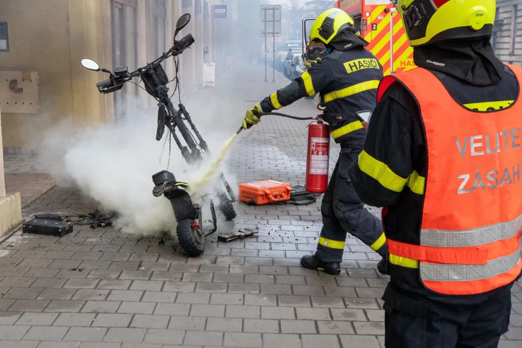 - MotorGuru.cz požár elektrokoloběžky