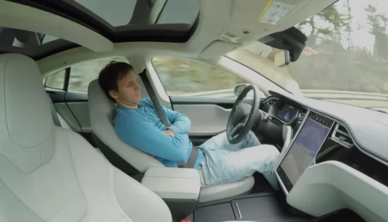 autopilot v autě