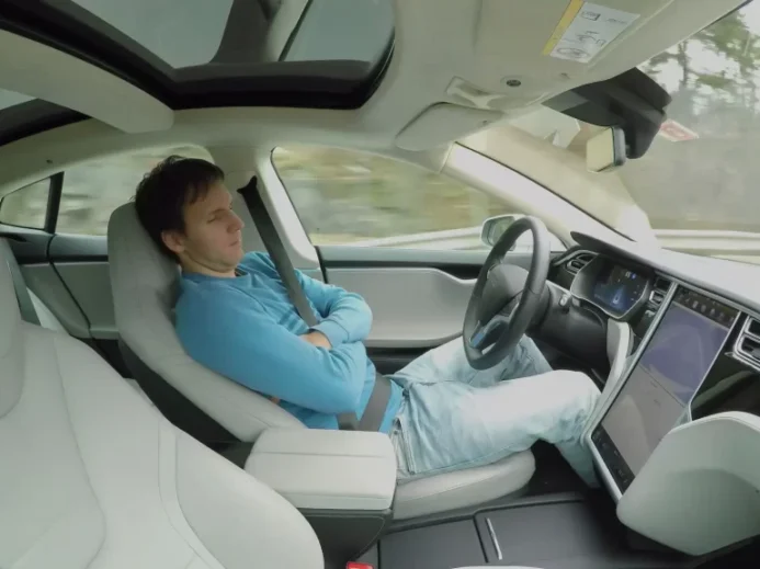 autopilot v autě