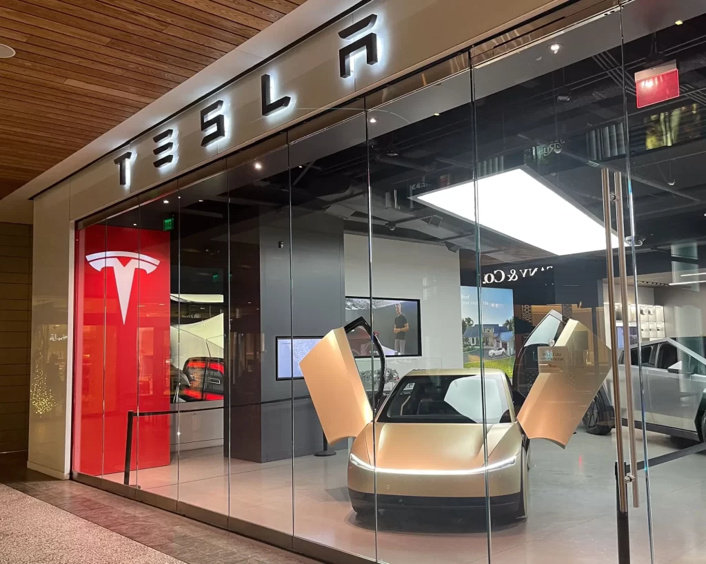 - MotorGuru.cz Dnešní špičkou v autonomním řízení jsou vozy značky Tesla