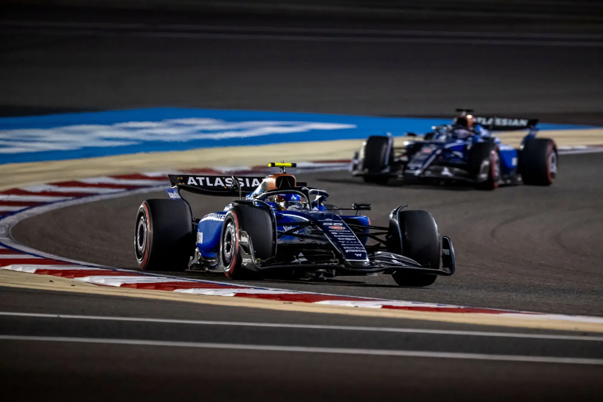 - MotorGuru.cz Carlos Sainz ze Španělska závodí za Williams Racing.
