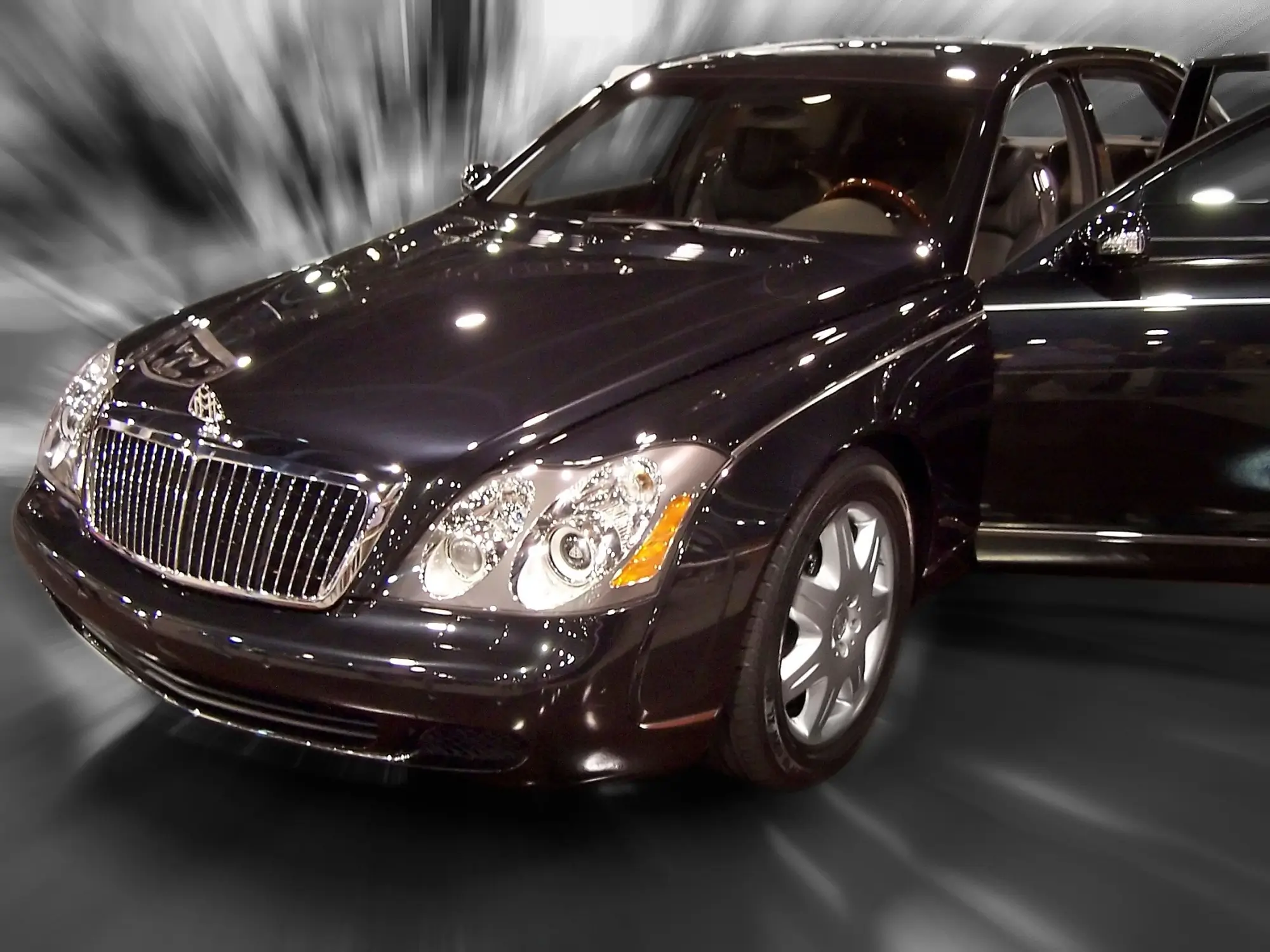 Mercedes-Benz Maybach - jeden ze symbolů luxusního života.